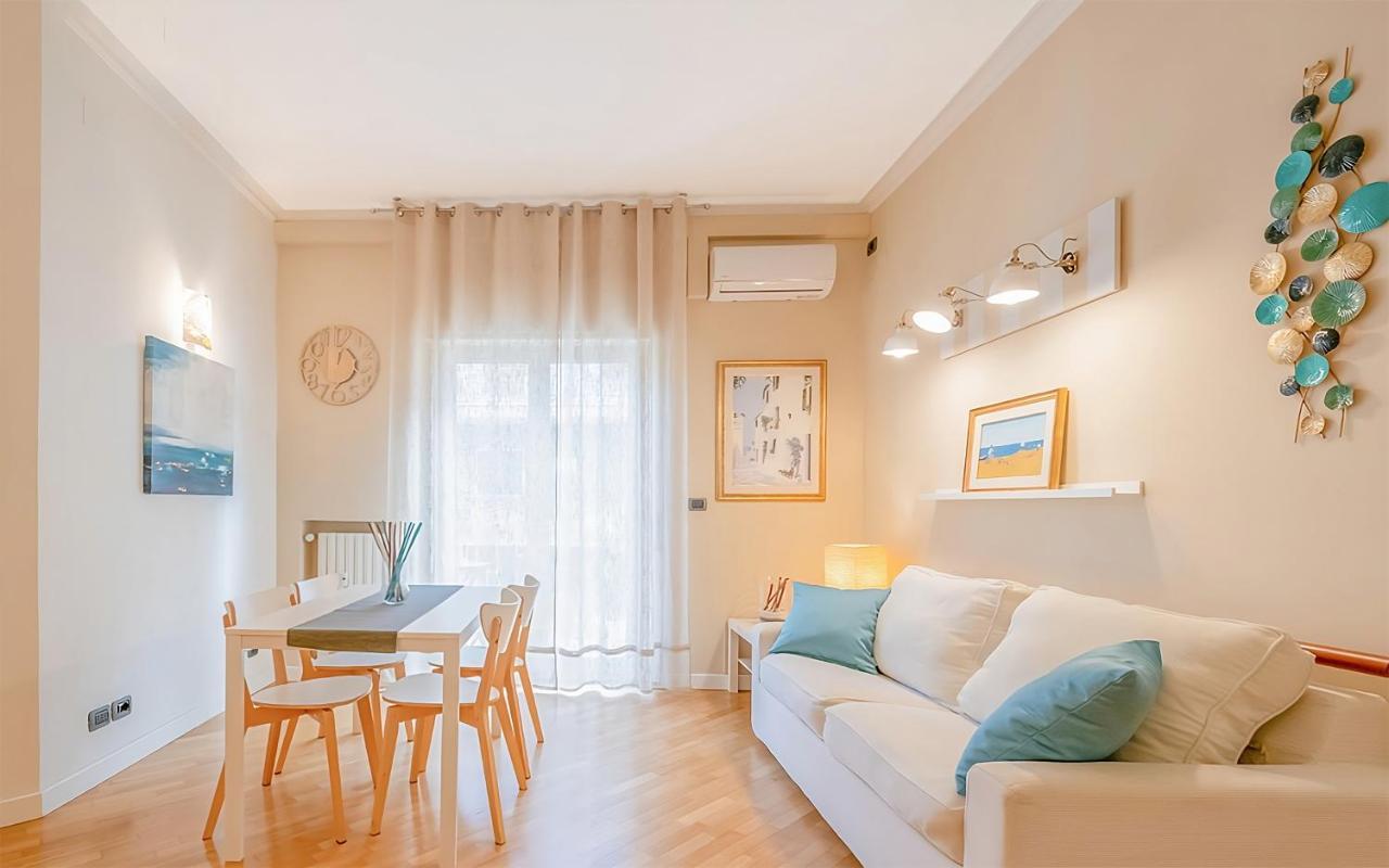 Modern Apartment To Relax In The City Center Bari Exterior photo